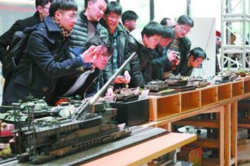 上海新年模型交流赛在市群艺馆举行 模型的魅力：讲述历史故事